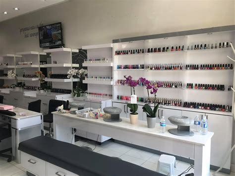 Best nail salons by me - Americans typically vote in schools and government buildings, but not everyone. The US Election Assistance Commission suggests that a polling place “should be located close to majo...